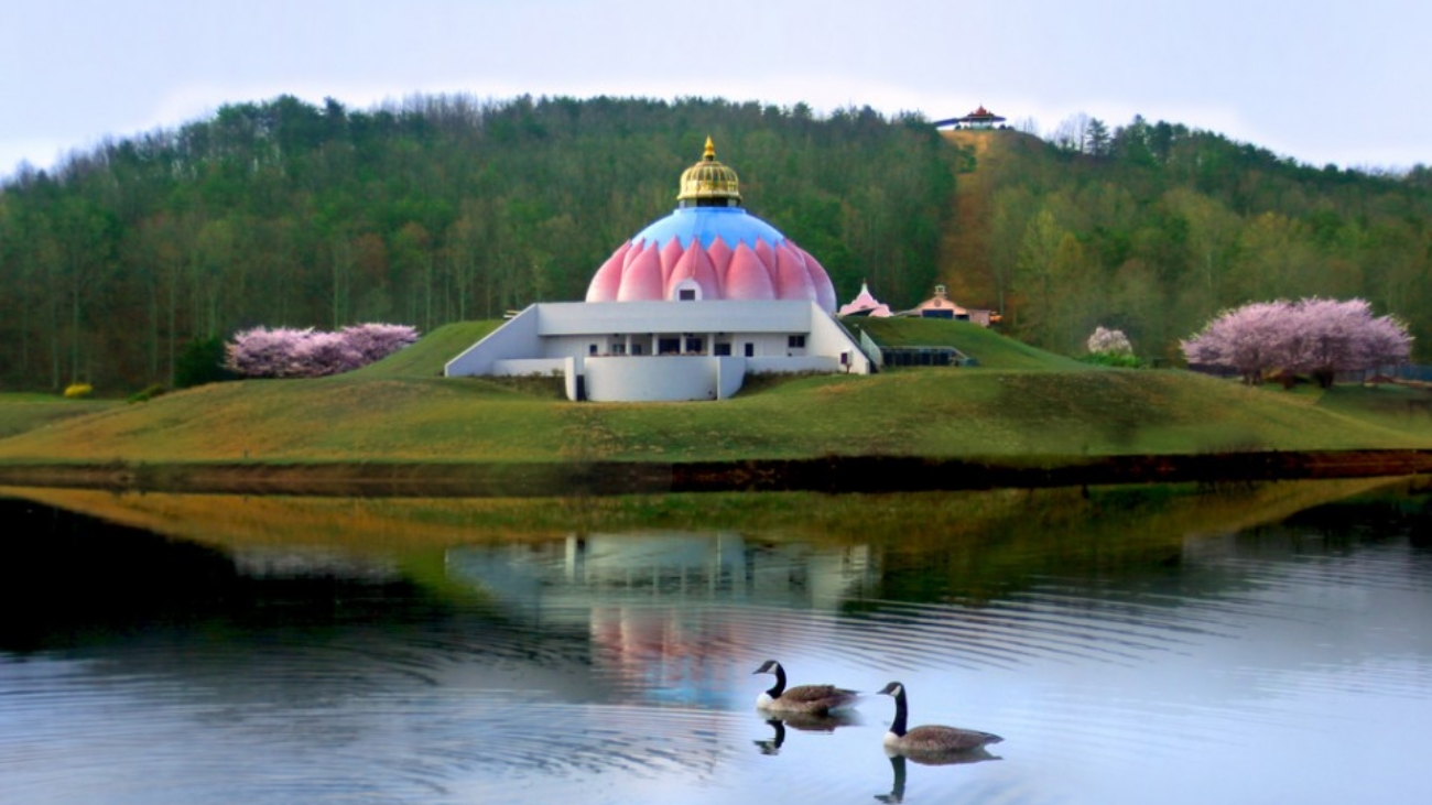 lotus-temple-lake